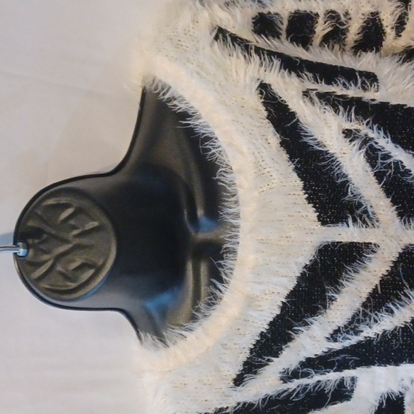 Cliche Couture wool blend Black & white soft fuzzy sweater - Picture 2 of 7